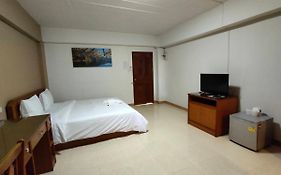 วี บาย สามขวัญ